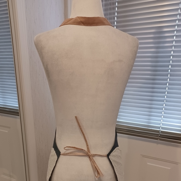 4/$40 New Blue Bunny Print Apron - Size O/S - Picture 10 of 12